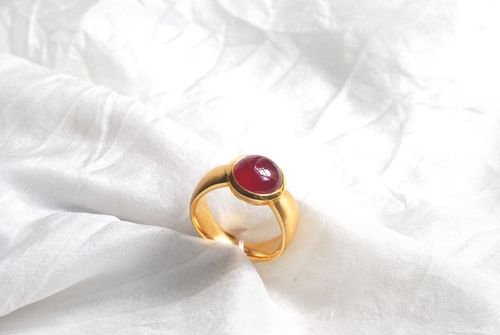 Ring mit Rubin Cabochon
