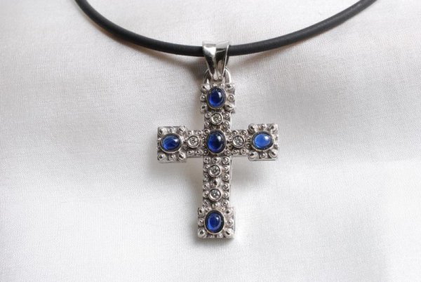 Bernwardkreuz in Weißgold