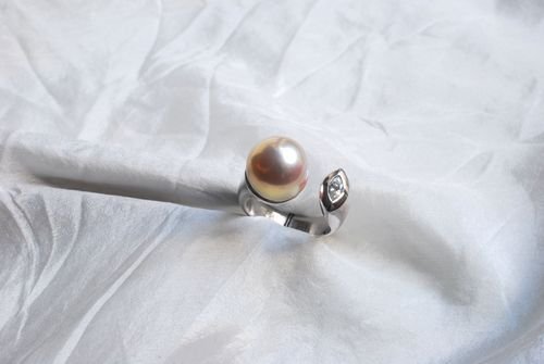 Perlring mit Navette-Diamant